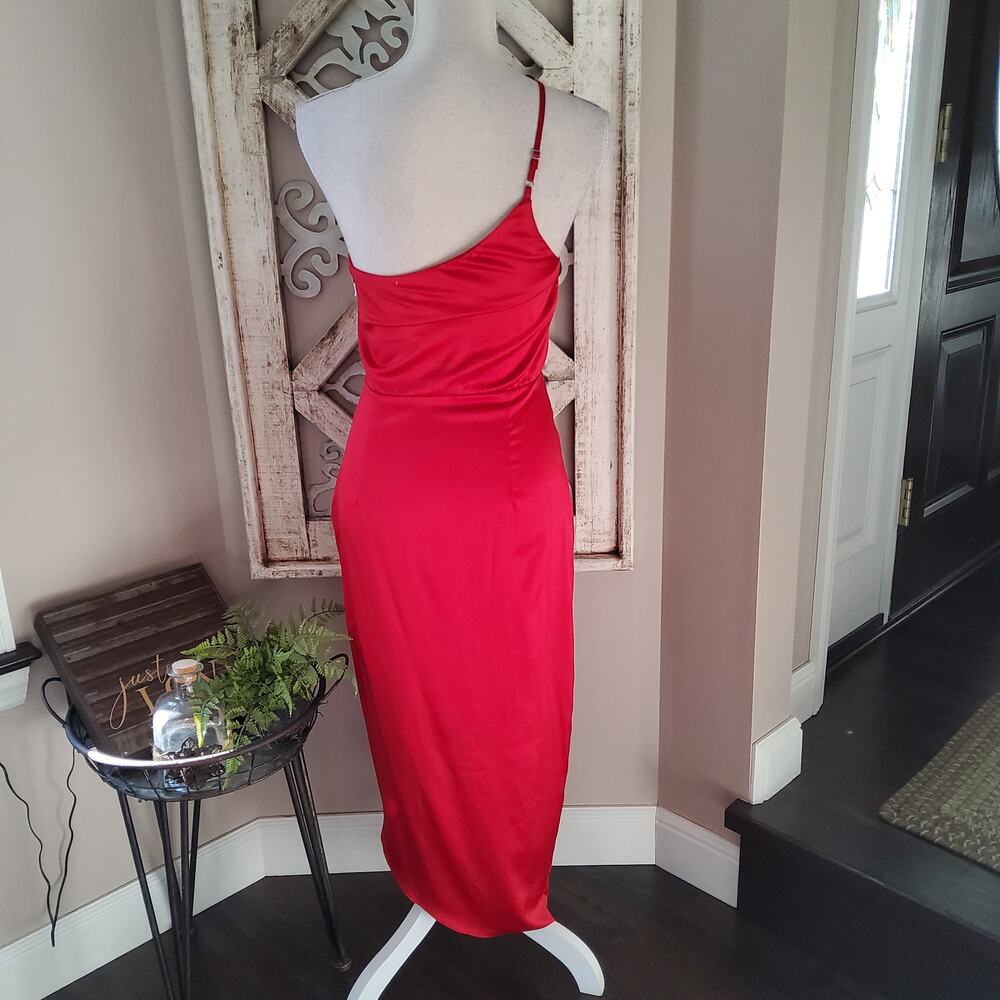 Lulu's Women's Law of Attraction Satin One-Shoulder Asymmetrical Midi Dress Red - Picture 4 of 12